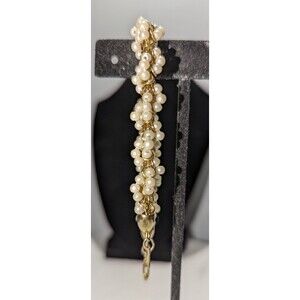 White Clustered Faux Pearl Bead Bracelet 7 inch